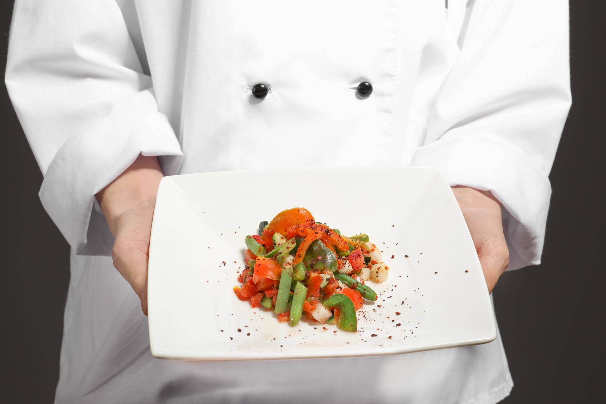 Instructor demonstrating a fast recipe in a bright kitchen